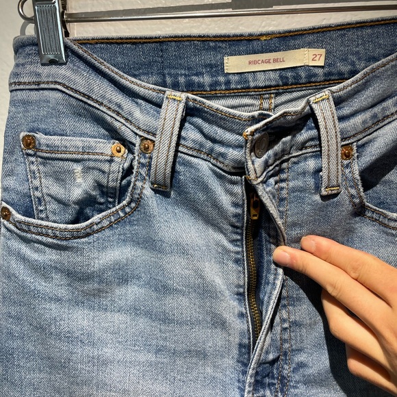 Levi's Ribcage Bell Bottom Jeans 27 Distressed Knee Blue 30" Inseam - Picture 4 of 6